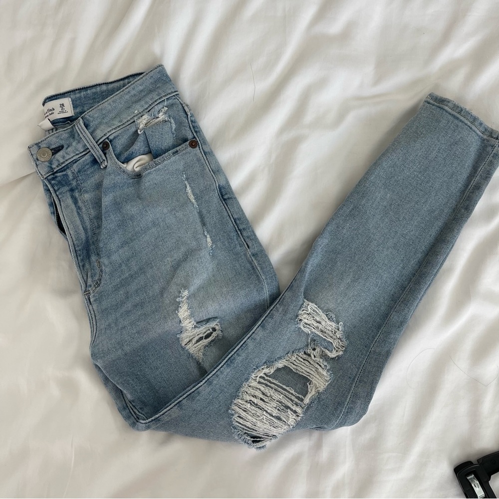 ABERCROMBIE AND FITCH HIGH RISE SKINNY ANKLE DENIM JEANS